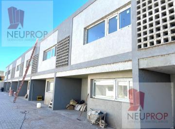 Casa · 115m² · 4 Ambientes · 1 Cochera · Venta de Duplexs en Pozo