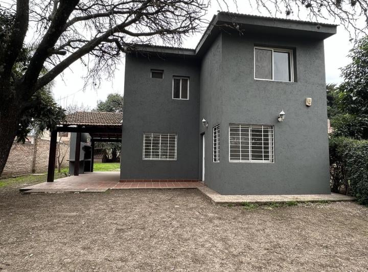 Casa · 160m² · 6 Ambientes · 2 Cocheras