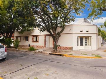 Casa · 150m² · 3 Dormitorios · 1 Cochera · Casa Reciclada a Nuevo + Local Independiente y Jardín en Béccar
