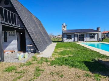 Quinta vacacional · 158m² · 3 Dormitorios · 2 Cocheras · Casa Quinta con Pileta y Quincho/ Florencio Varela