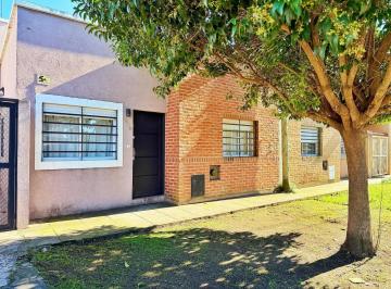 PH · 60m² · 3 Ambientes · 1 Cochera · Casa PH en Venta en La Plata, Dos Dorm., Cochera, Al Frente.