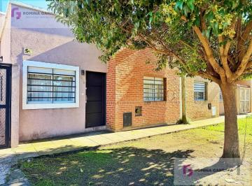 PH · 60m² · 3 Ambientes · 1 Cochera · Casa PH en Venta en La Plata, Dos Dorm., Cochera, Al Frente.