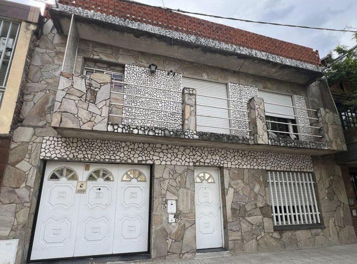 Casa · 156m² · 5 Ambientes · 1 Cochera