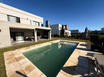 MGZ-MGZ-1031_2 · Venta de Casa 4 Ambientes con Galleria y Parrilla