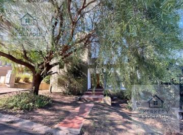 Casa · 228m² · 9 Ambientes · 2 Cocheras · Venta Casa de 4 Dorm. en Terrazas de Villa Allende.
