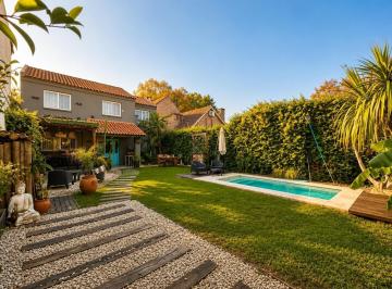 Casa · 130m² · 4 Ambientes · 2 Cocheras · Casa - 5 Amb - Escritorio - Galería - Piscina - "El Casco"