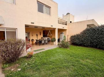 Casa · 250m² · 8 Ambientes · 2 Cocheras · Casa en Venta Apta Credito 4 Dorm. Tejas del Sur 3