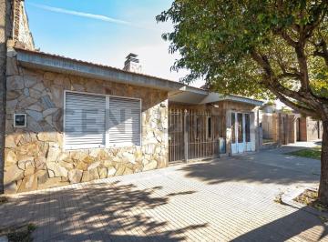 Casa · 80m² · 3 Ambientes · 1 Cochera · Casa en Venta de 2 Dorm. en La Plata