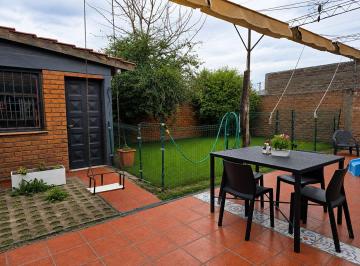 Casa · 163m² · 4 Ambientes · 1 Cochera · Casa en Venta Calle Azcuenaga - Guaymallen