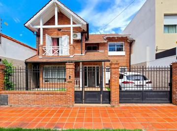Casa de 5 ambientes, Morón · Villa Sarmiento. Rivera Indarte 200. Casa/chalet 5 Amb. 3 Cocheras y Jardin