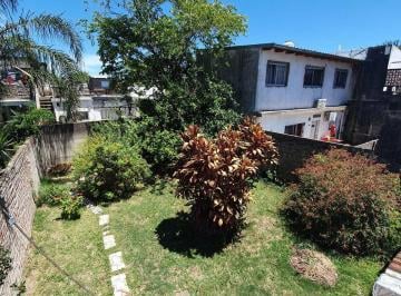 Casa de 9 ambientes, Rosario · Casa 2 Dorm. en Alquiler en Rosario con Cochera