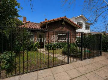 Casa · 120m² · 5 Ambientes · 1 Cochera · Casa en Venta 4 Ambientes, en Hurlingham
