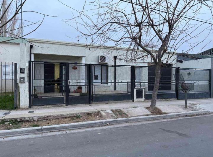 Casa · 100m² · 6 Ambientes · 1 Cochera