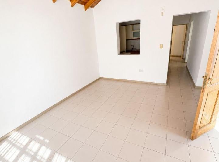 Casa · 145m² · 6 Ambientes · 2 Cocheras