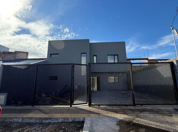 Casa · 165m² · 5 Ambientes · 1 Cochera
