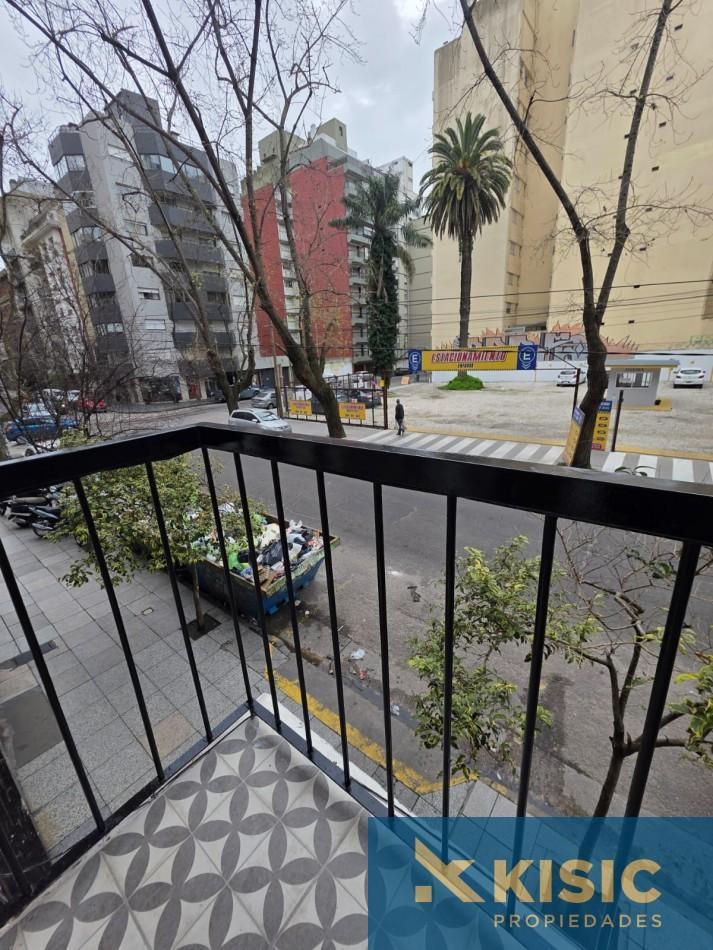 Departamento de 1 ambiente con balcón saliente
