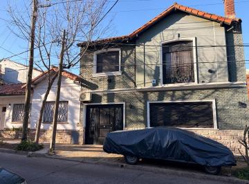 Casa · 146m² · 4 Ambientes · 2 Cocheras · Unico Chalet en Excelete Ubicacion