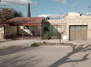 Casa de 3 ambientes, Neuquén · Casa de 300 m² con 2 Habitaciones en Venta en Confluencia Urbana