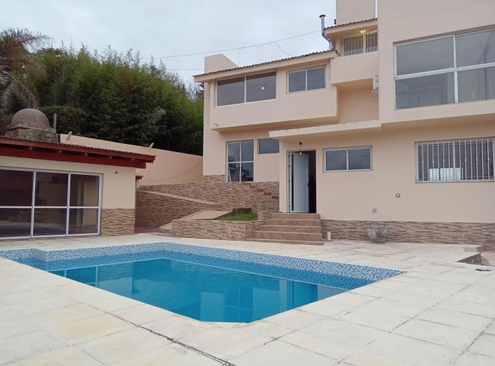 Casa · 390m² · 5 Ambientes · 2 Cocheras