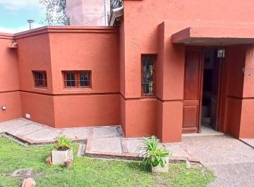 Casa · 201m² · 5 Ambientes · 2 Cocheras · Venta Casa de 3 Dorm. Cóndor Alto, Villa Allende