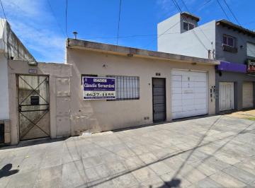 Casa de 11 ambientes, Morón · Complejo de 4 Deptos