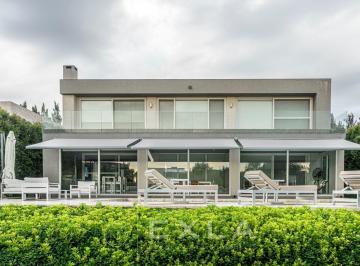 Casa · 380m² · 6 Ambientes · 2 Cocheras · Casa en Alquiler Al Río en El Yacht – 3 Suites, Pileta y Muelle Propio