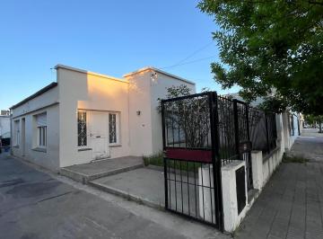 Casa de 4 ambientes, Tres Arroyos · Casa Tipo con Dos Galpones Dentro de Las Cuatro Avs
