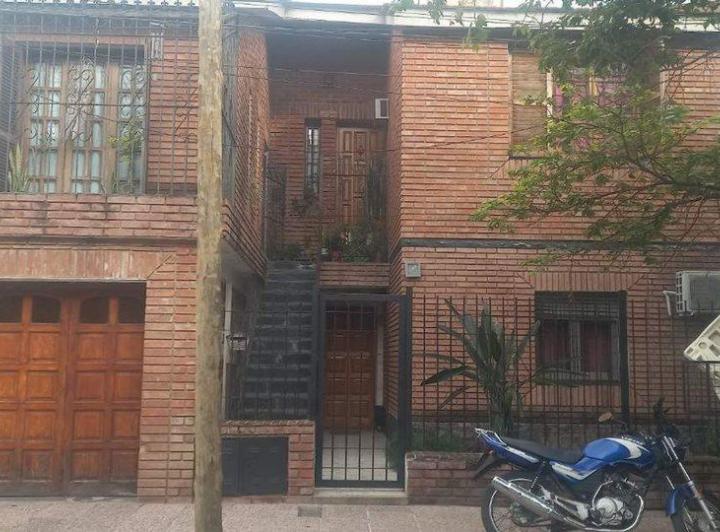 Casa · 261m² · 10 Ambientes · 1 Cochera