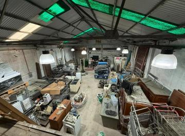 Bodega-Galpón · 180m² · 1 Ambiente · Galpón en Venta Sobre Av San Martín–caseros| Gran Ubicación