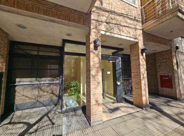Departamento de 2 ambientes, Belgrano · Excelente Semipiso Impecable Todo Sol
