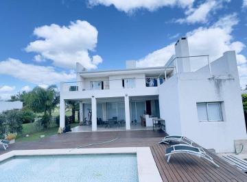 Casa · 360m² · 6 Ambientes · 1 Cochera · Casa en Venta en Aires del Llano