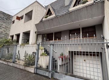 Casa · 350m² · 7 Ambientes · 5 Cocheras · Venta Casa con Piscina y Garage, Excelente Ubicación