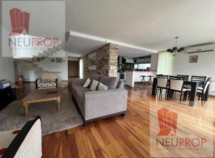 Casa · 220m² · 3 Ambientes · 2 Cocheras
