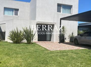 Casa · 217m² · 7 Ambientes · 2 Cocheras · Casa Venta 4 Dorm. Lote de 840 m² Ayres Plaza, Pilar, Zona Norte