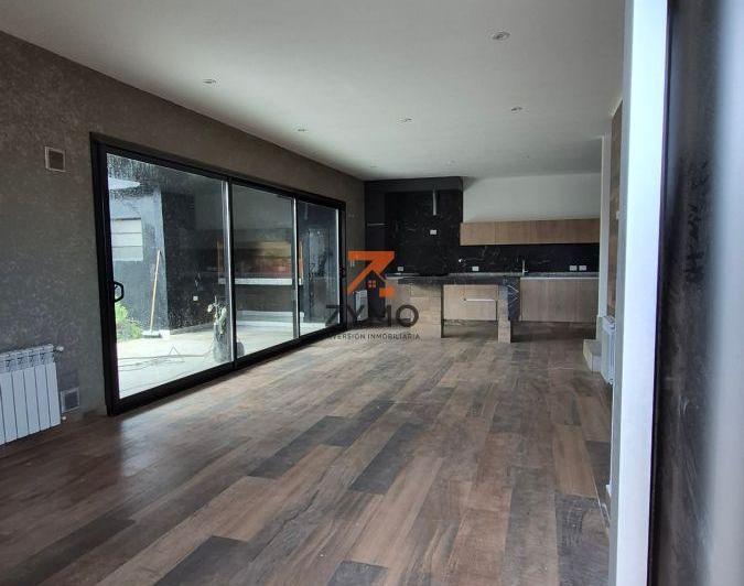 Casa · 180m² · 8 Ambientes · 1 Cochera