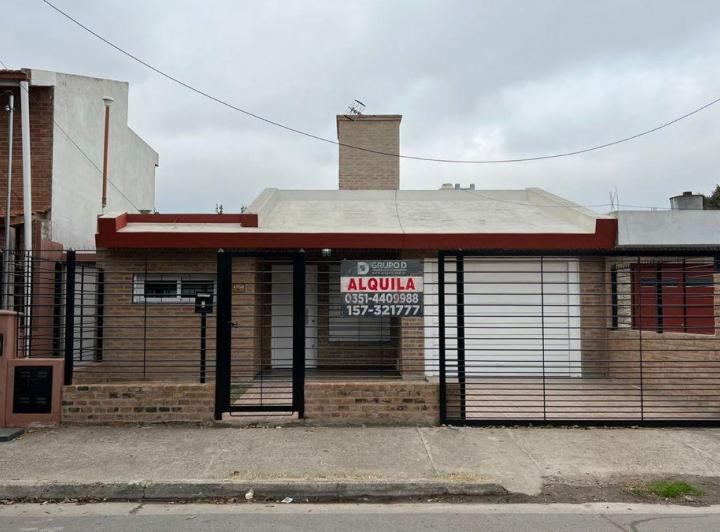 Casa · 90m² · 5 Ambientes · 1 Cochera
