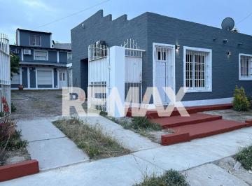 Casa · 271m² · 8 Ambientes · 5 Cocheras · Complejo Turístico en Venta en Las Grutas