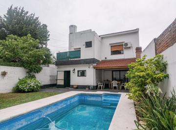 Casa · 190m² · 7 Ambientes · 1 Cochera · Casa - Llavallol