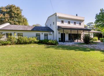 Casa · 380m² · 5 Ambientes · 3 Cocheras · Casa en Venta Don Torcuato