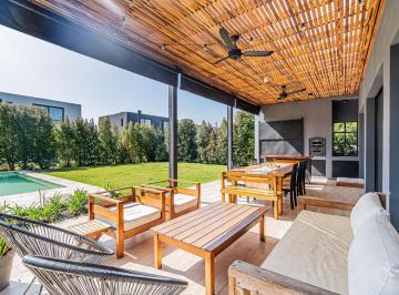Galeria · Casa en Venta 6 Ambientes en Los Castaños Nordelta en Lote Interno