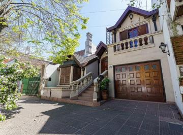Casa · 282m² · 5 Ambientes · 2 Cocheras · Casa en Venta Apto Crédito Lote Propio con Cochera Dos Autos Jardín y Quincho en Villa Luro