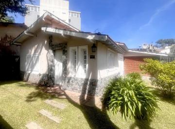 CASA EN EL CORAZON DE VILLA GESELL · Casa en Venta 8 Ambientes en Villa Gesell - Oportunidad Para Inversor, Apto Hostel