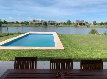 Pileta con vista a la laguna · Casa en Venta 5 Ambientes a La Laguna en Barrio Norte en El Canton