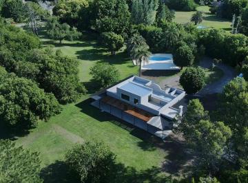 Casa · 328m² · 5 Ambientes · 7 Cocheras · Venta Casa 5amb 12.000 m² Terreno, Reformada a Nueva, con Pileta, con Escritura, Chacras del Molino
