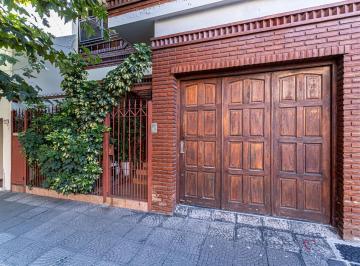 Casa · 297m² · 5 Ambientes · 1 Cochera · Casa en Villa Lugano