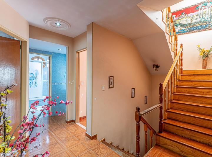 Casa · 297m² · 5 Ambientes · 1 Cochera