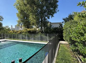 Casa · 115m² · 4 Ambientes · 3 Cocheras · Venta Casa 4amb con Pileta Lote Central Consolidado Excelente Calidad Premium