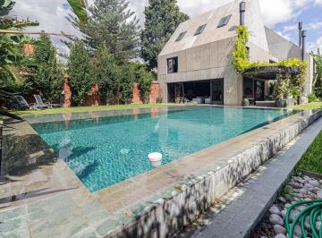 Casa · 535m² · 8 Ambientes · 6 Cocheras · Venta Casa en Lomas de Zamora Moderna