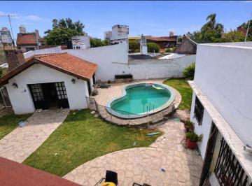 Casa · 293m² · 6 Ambientes · 1 Cochera · Haedo | Importante Casa de 288 m² | Lote 611 m² | Pileta, Jardín y Quincho