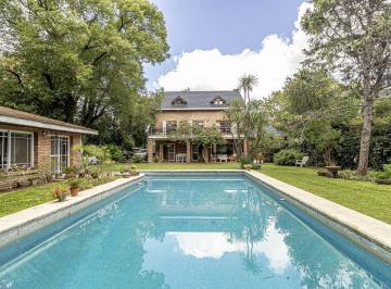 Casa · 331m² · 6 Ambientes · 3 Cocheras · Venta Casa 5 Amb en Don Torcuato con Jardín, Pileta, Quincho y Cochera
